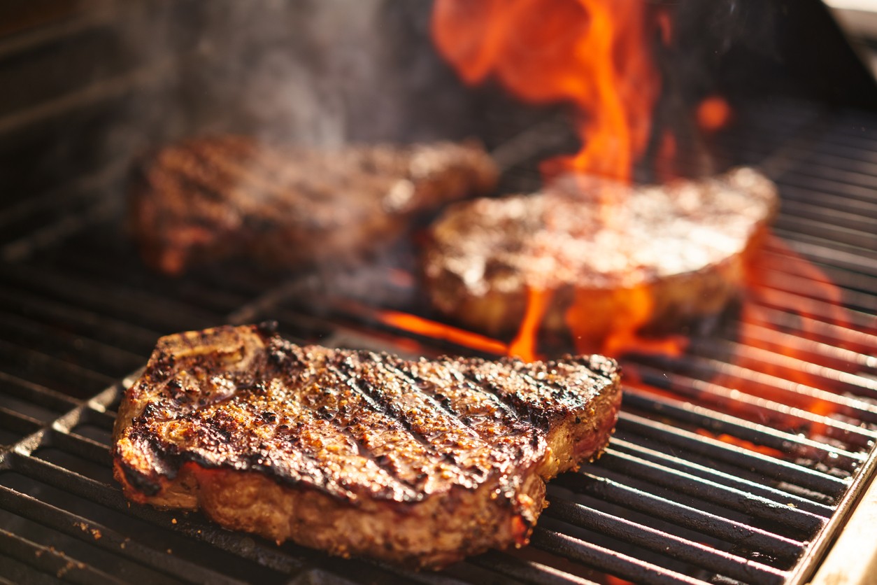 Grelha ou espeto? Qual a melhor opção para o churrasco